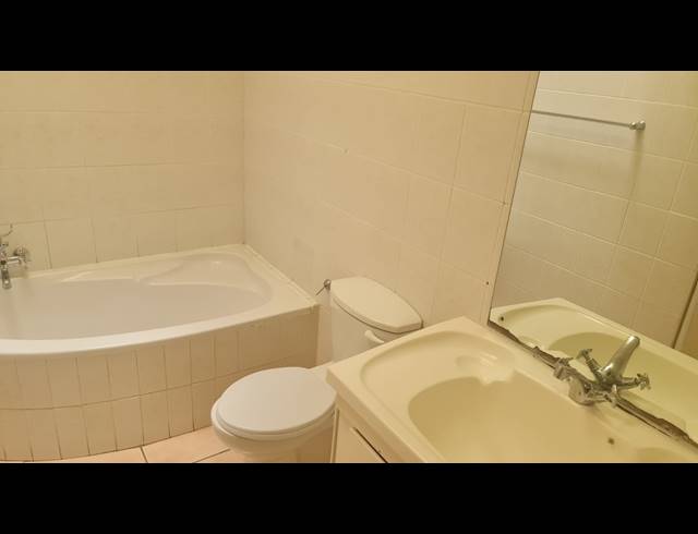 3 BEDROOM TOWNHOUSE FOR SALE IN PROTEA PARK